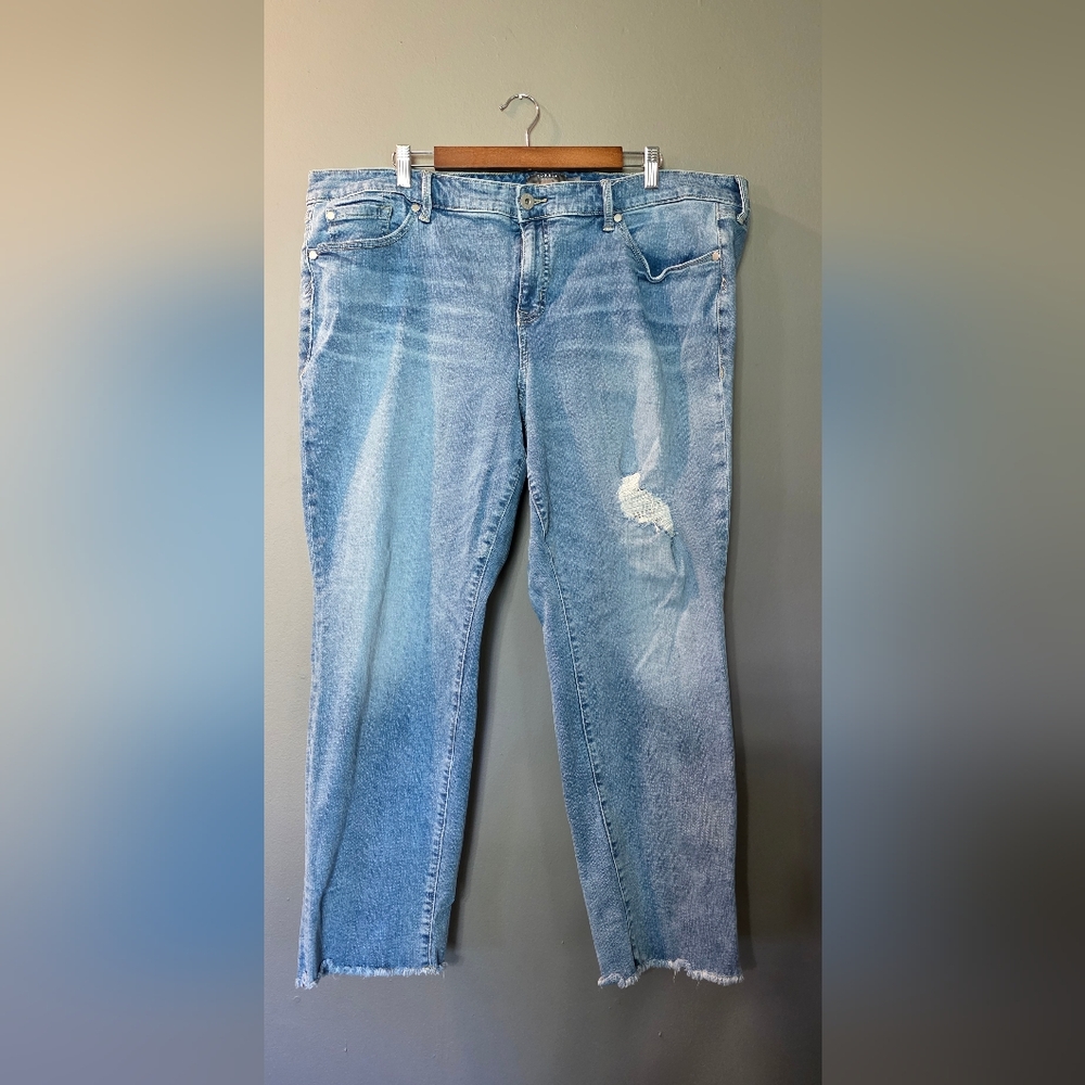 Torrid Crop Boyfriend Straight Vintage Stretch Mid Rise Jeans Destructed 22